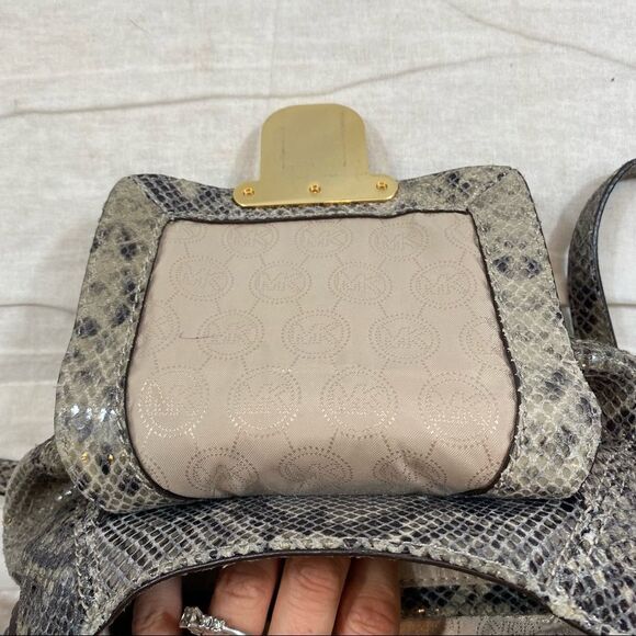 Michael Kors Charlton‎ Snakeskin Crossbody Gold Lock Mini Crossbody Bag - Picture 8 of 16